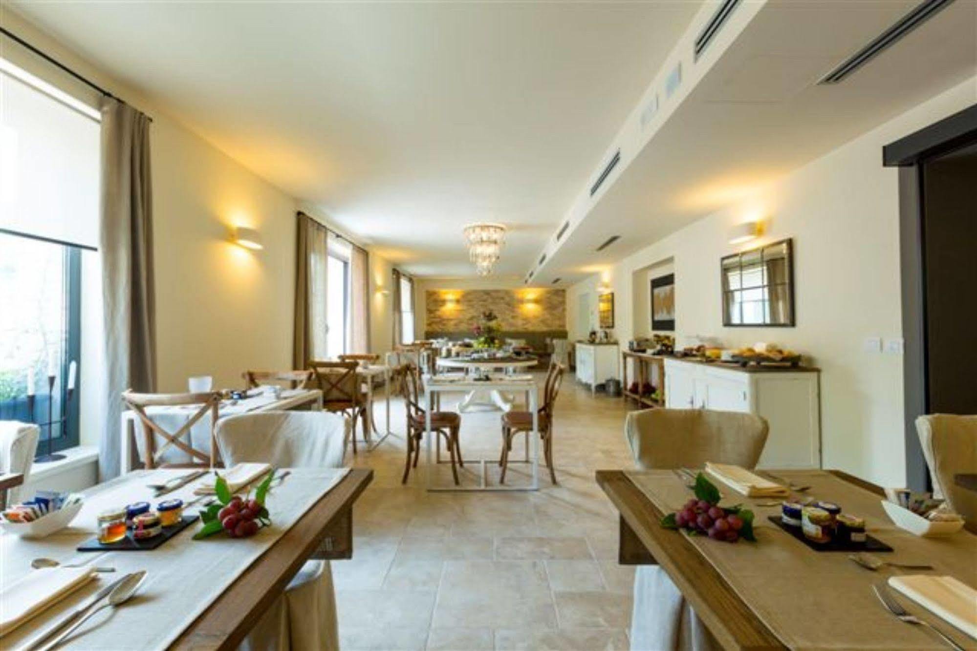 Hotel 900 จูเลียโนวา ภายนอก รูปภาพ
