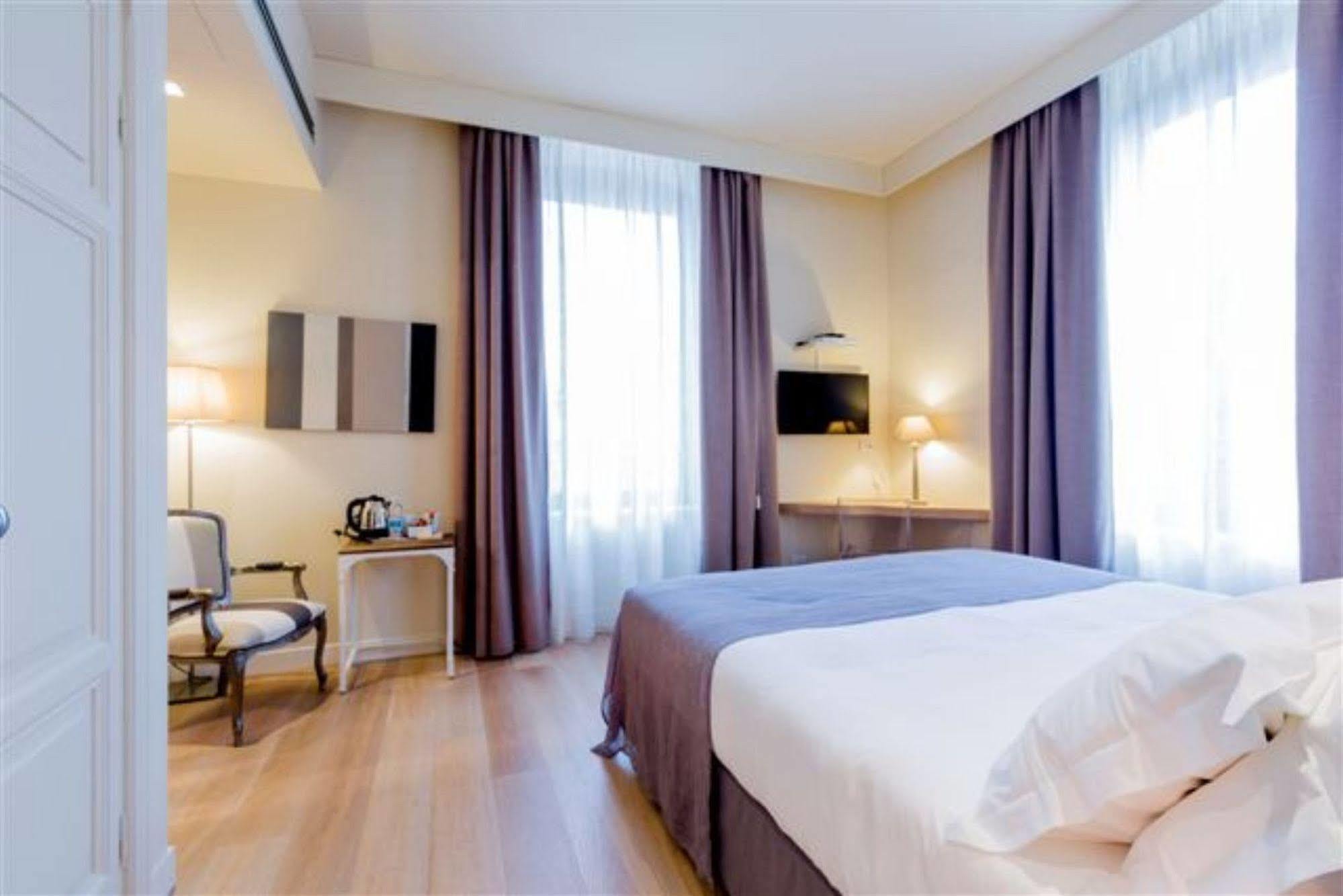 Hotel 900 จูเลียโนวา ภายนอก รูปภาพ